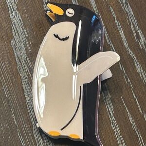 Penguin-Shaped Hair Claw – Black/White with Yellow Accents